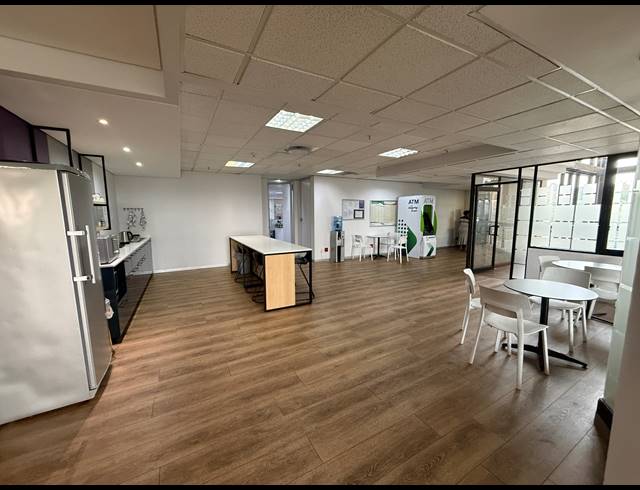 4,695M² OFFICE TO LET IN ROSEBANK